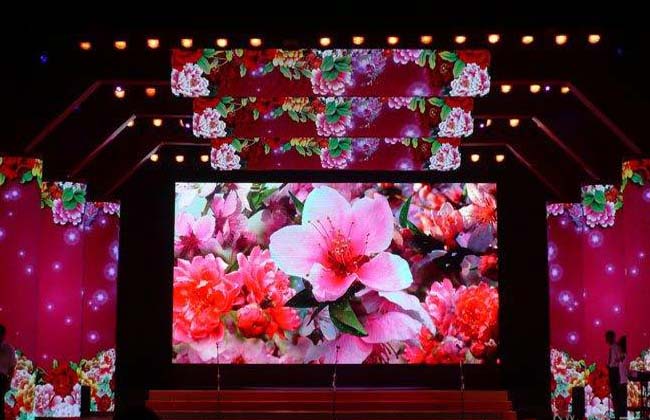 河南鄭州LED電子顯示屏需要定期清理么？—鄭州恒遠(yuǎn)光電，利亞德金立翔河南鄭州led透明顯示屏，室內(nèi)全彩屏